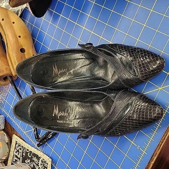 Mary V's Made in Spain Vintage Black Pumps Needs Heel Tips Size 8 - Picture 1 of 9